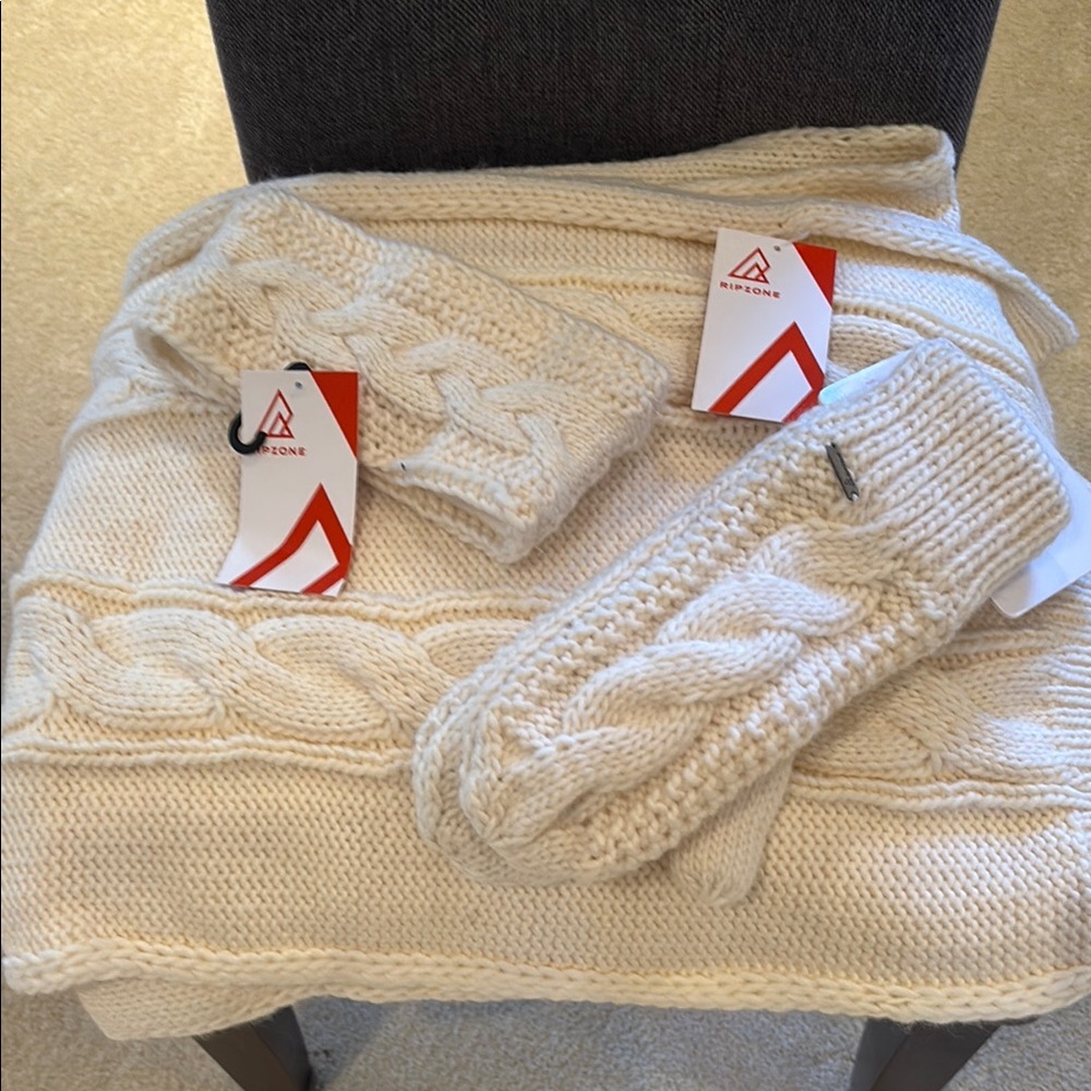 Ripzone Ivory Cable Knit Scarf and Mittens Set